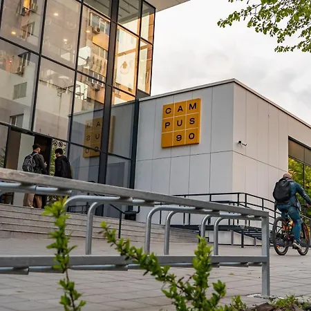 Campus 90 - Free Parking מלון