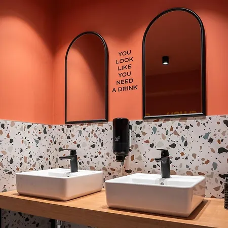 מלון Campus 90 - Free Parking וארנה