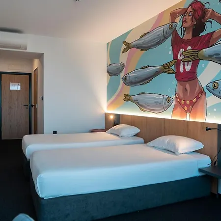 Campus 90 - Free Parking מלון