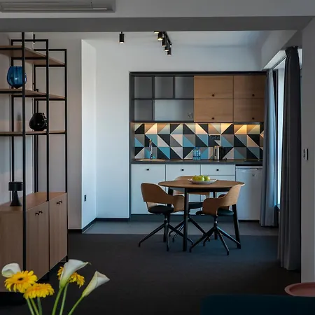 מלון Campus 90 - Free Parking 4*