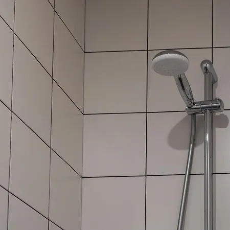 מלון Campus 90 - Free Parking 4*