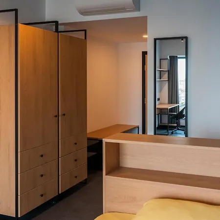 Campus 90 - Free Parking Готель 4*