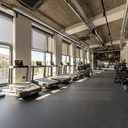 Campus 90 - Free Parking Готель 4*