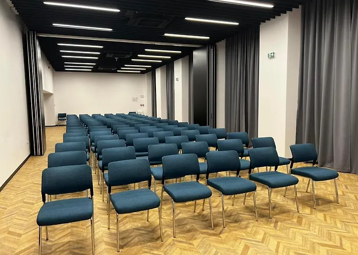 Отель Campus 90 - Free Parking 4*