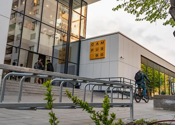 Campus 90 - Free Parking Hotel