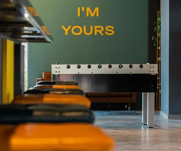 Campus 90 - Free Parking Warna